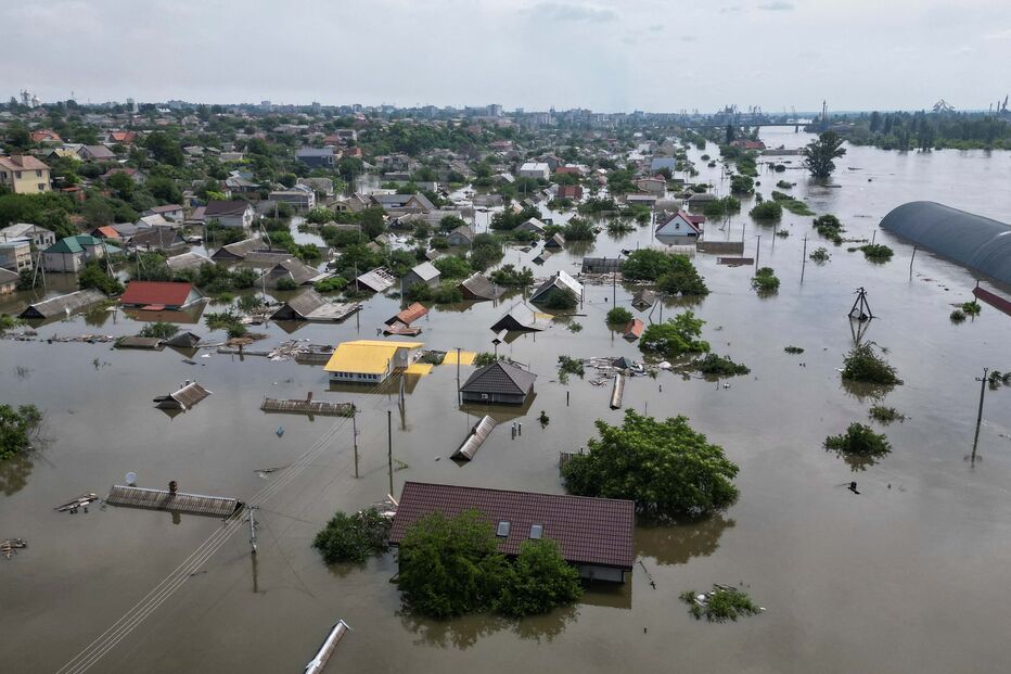 Destruição após queda da barragem de Kakhova