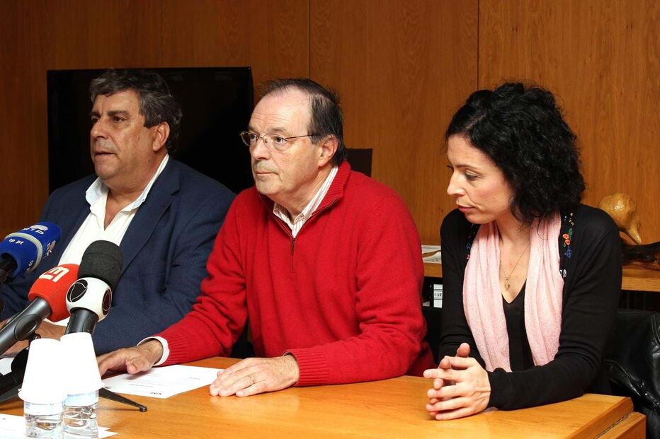 Mário Jorge Neves (ao centro)