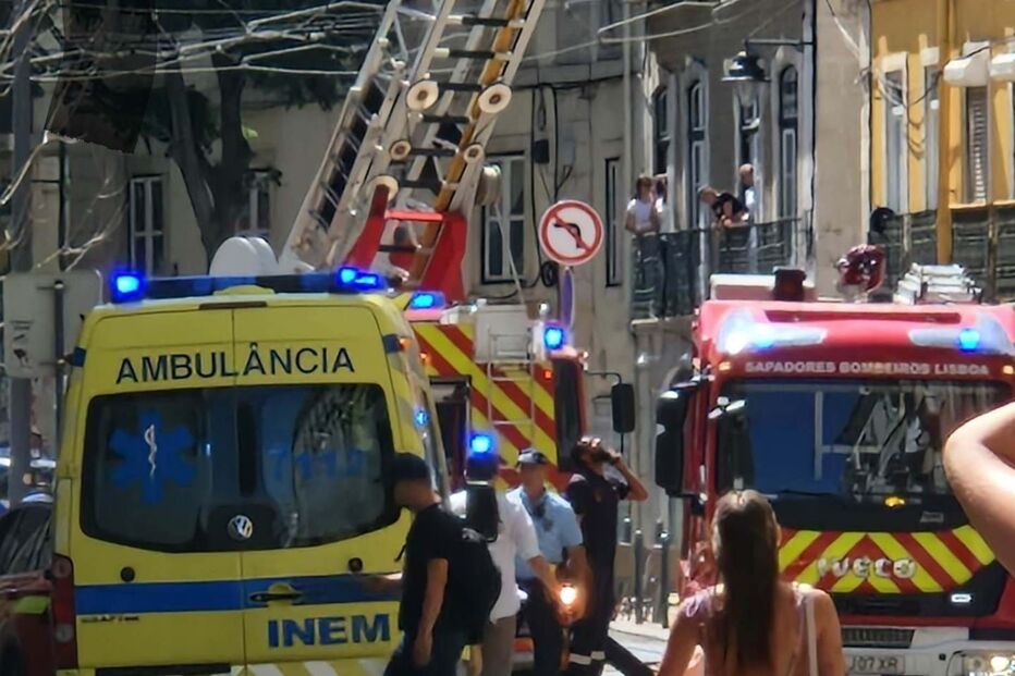 Habitação arde na Rua da Boavista em Lisboa