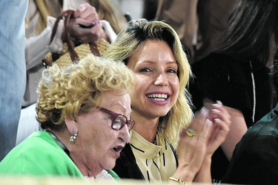 Luciana Abreu apoia o namorado ao lado da avó dele 