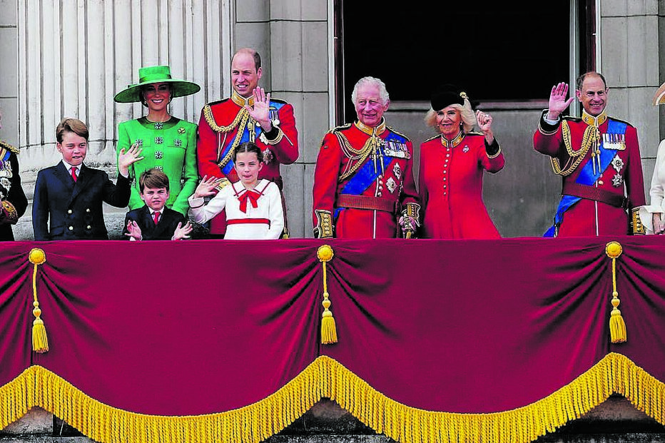 Rei Carlos III e a família