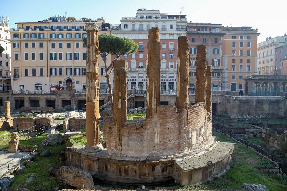 Largo di Torre Argentina