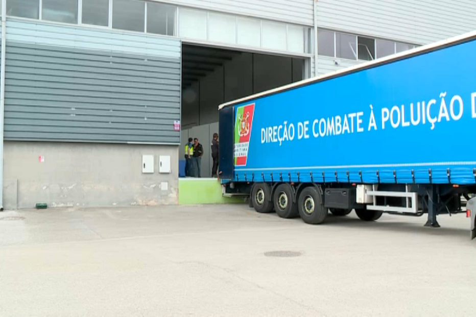 Armazém em Alcochete. Megaoperação em curso
