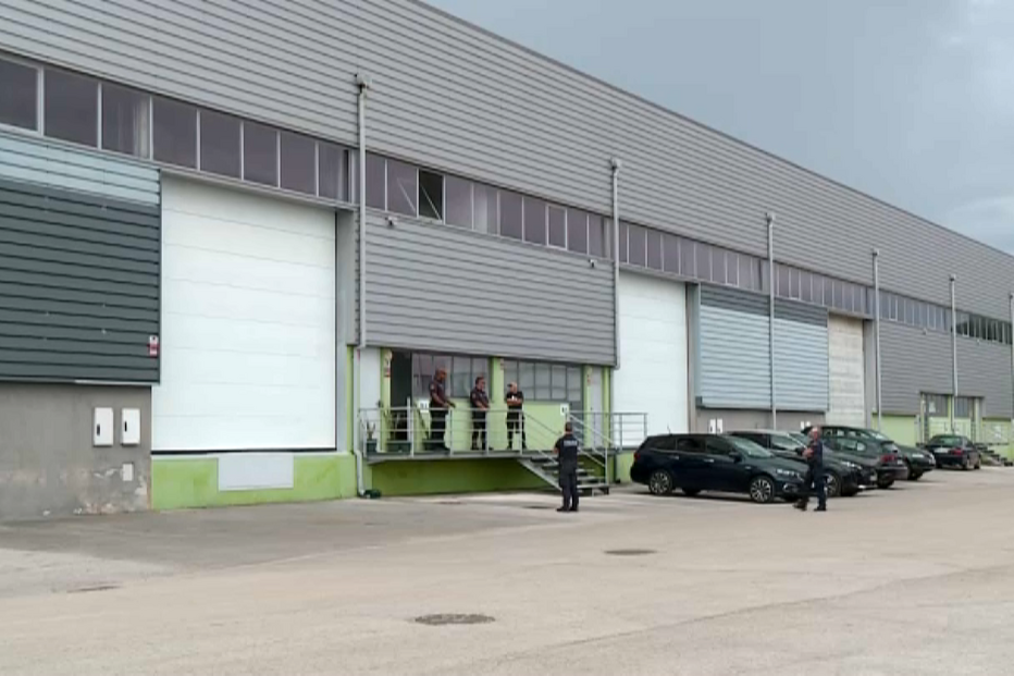 Armazém em Alcochete. Megaoperação em curso
