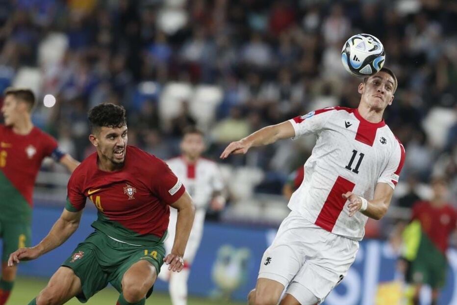 Missão ficou mais complicada com a expulsão do defesa Tomás Araújo