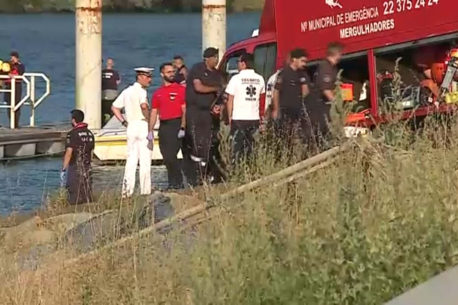 Jovem desapareceu na água depois de ter tentado ajudar a namorada