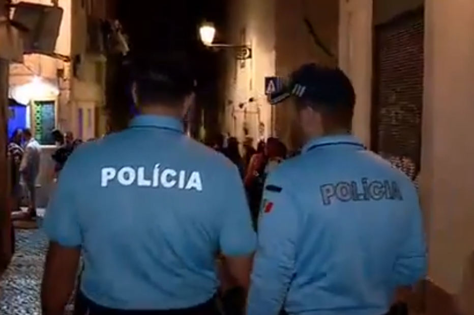 Jovem de 19 anos morre com dois tiros nas costas dentro de carro no Seixal