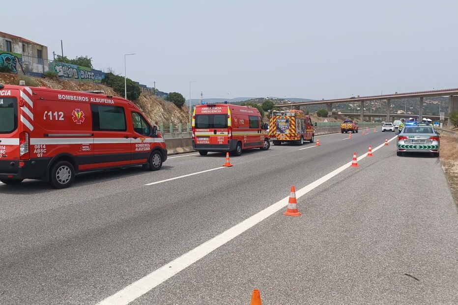 Bombeiros e GNR albufeira