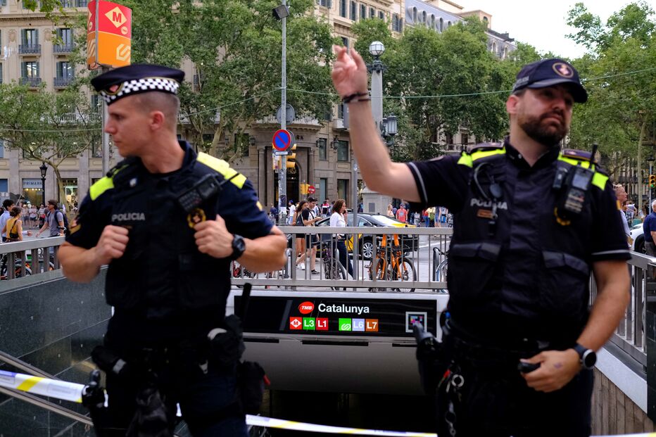 Policia evacua Plaza de Cataluña em Barcelona