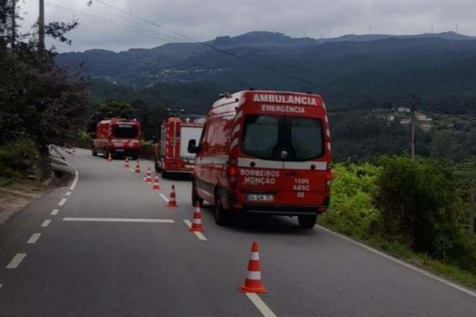 Despiste de carro provoca dois feridos em Monção