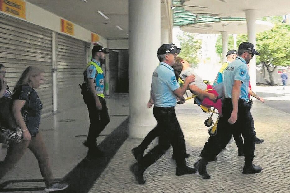Comboio sobrelotado na Linha de Sintra