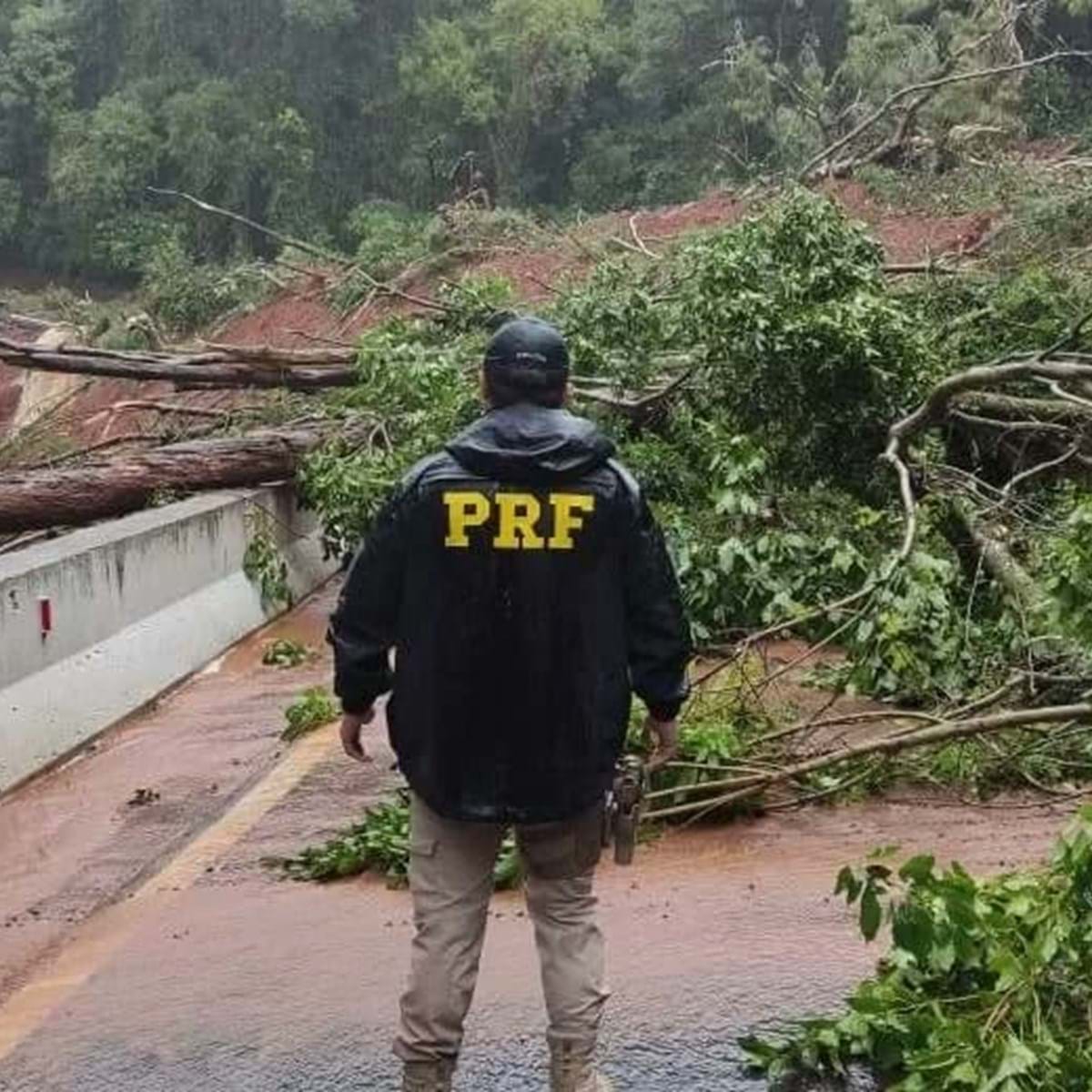 Um morto em ciclone no Rio Grande do Sul foto