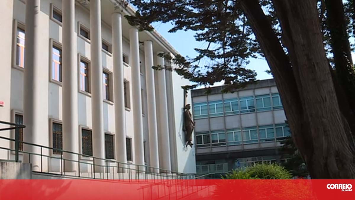 Mãe e padrasto abusam de menina na Marinha Grande