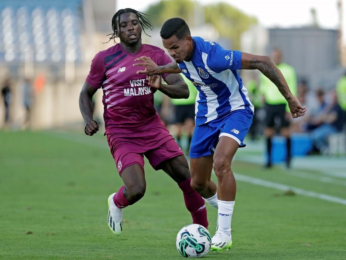 Apito final no FC Porto-Cardiff e jogadores dos dragões foram