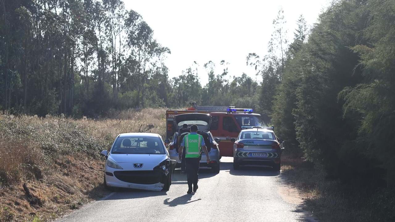 Homem de 36 anos morre em colisão entre duas motas e carro na A3