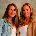 Filha de Fernanda Serrano brilha em baile de finalistas, ao lado de namorado futebolista