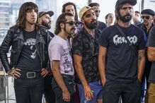 Músicos retirados do centro comercial Stop revoltados