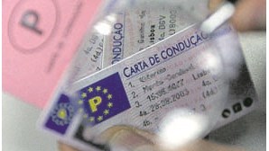 Apresenta à PSP carta de condução falsificada em Coimbra