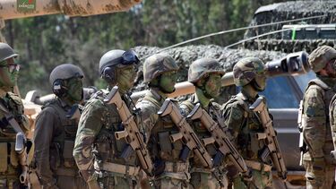 Exército xxx Forças Armadas xxx