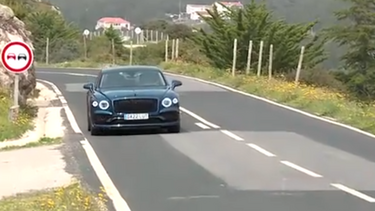 Bentley Flying Spur Hybrid Azure: Um híbrido de luxo com 544 cavalos 