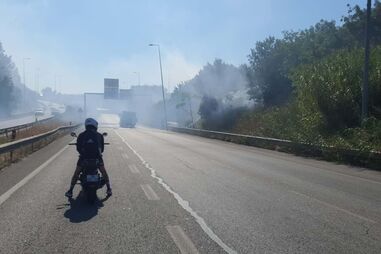 Incêndio em zona de mato junto à radial de Benfica