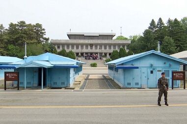 Como é a Área de Segurança Conjunta da Zona Desmilitarizada da Coreia de onde fugiu um soldado americano? 