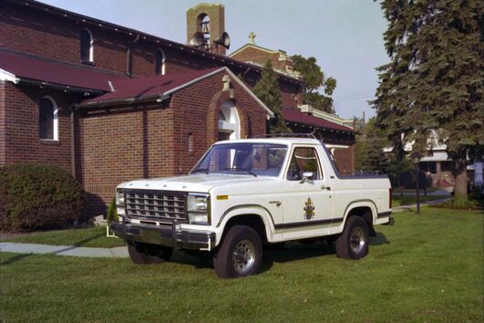 2023-07-26_11_43_17 1980 custom Ford Bronco_Pope_02_a.jpg