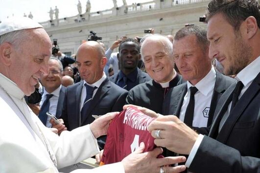 Coleção de camisolas do Papa - interativa