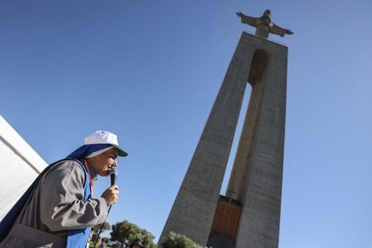 Peregrinos no Cristo Rei