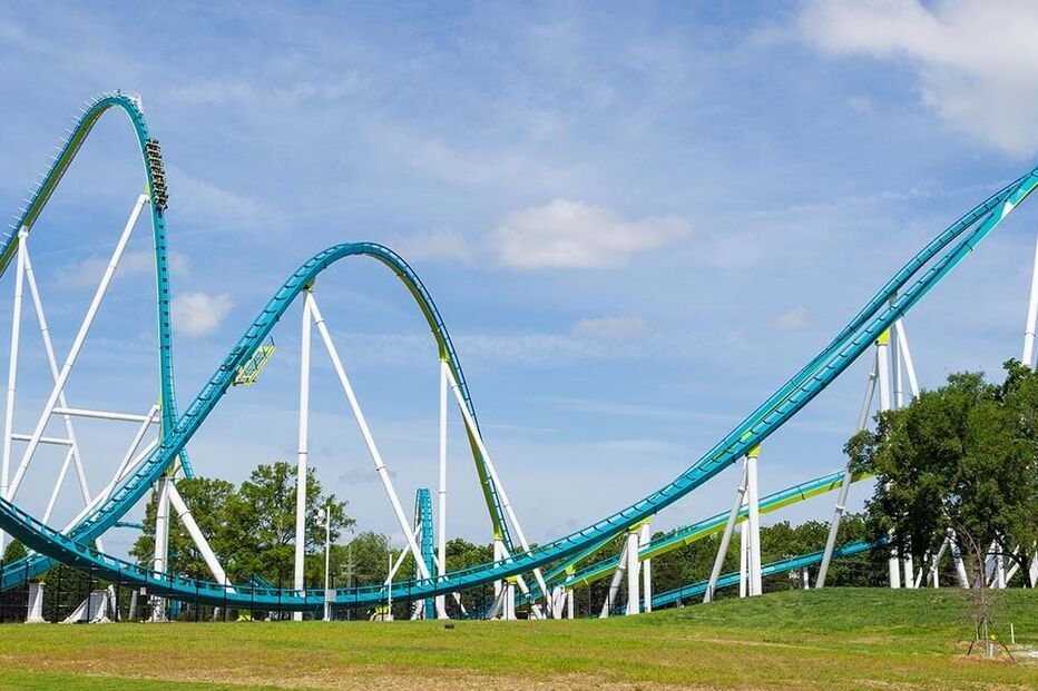 Montanha-russa Fury 325
