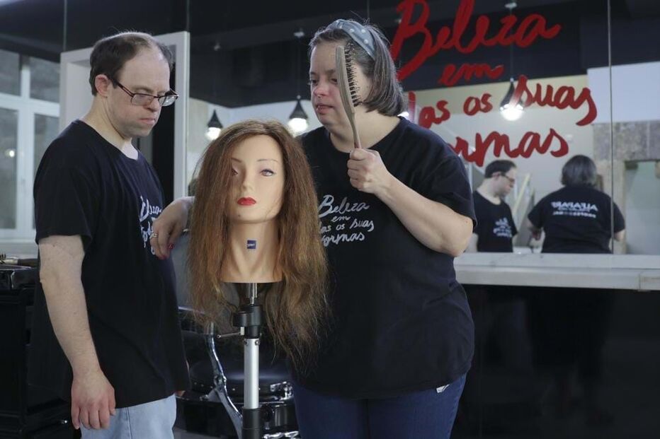 Participantes da formação de assistente de cabeleireiro 