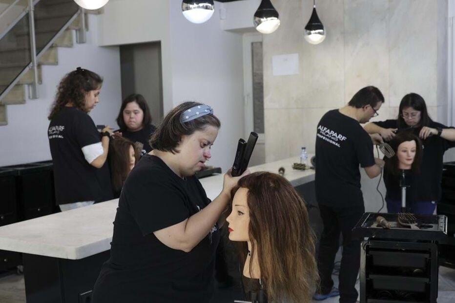 Participantes da formação de assistente de cabeleireiro 