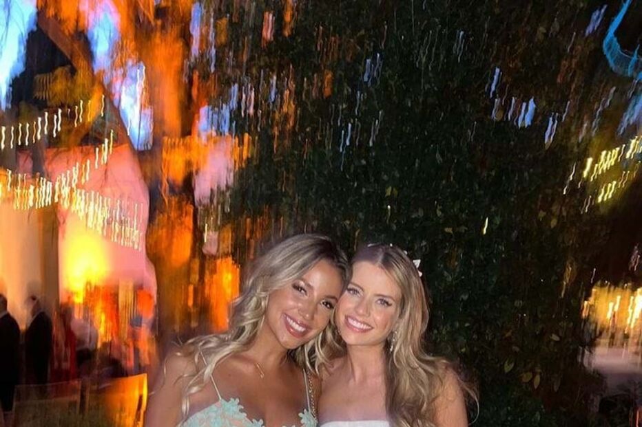 April Ivy com os noivos