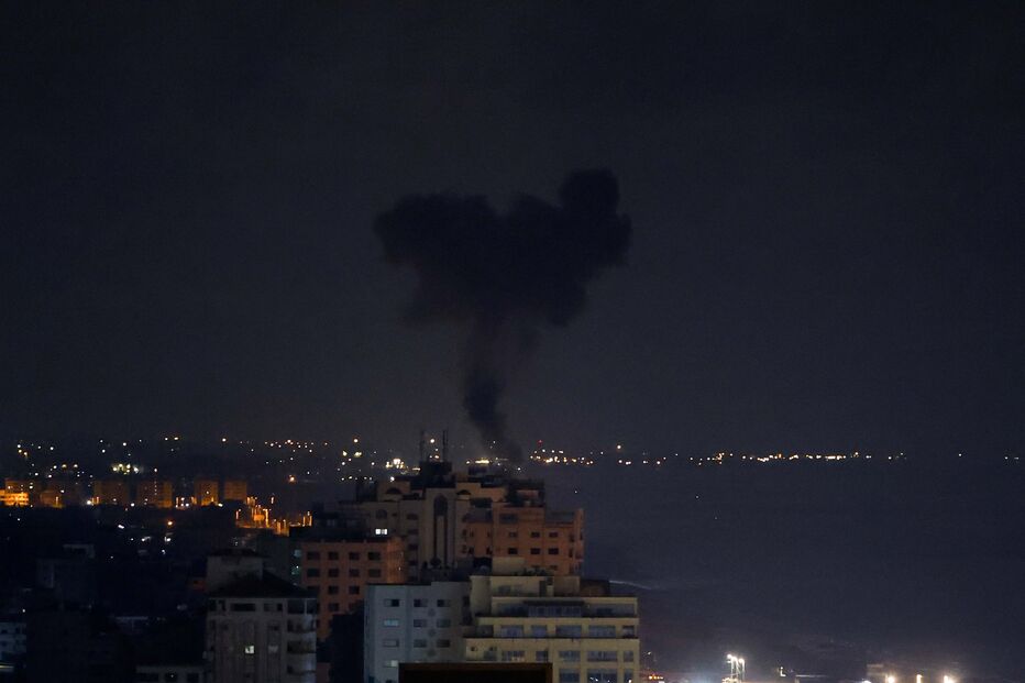 Israel lança ataques aéreos na Faixa de Gaza em resposta a foguetes