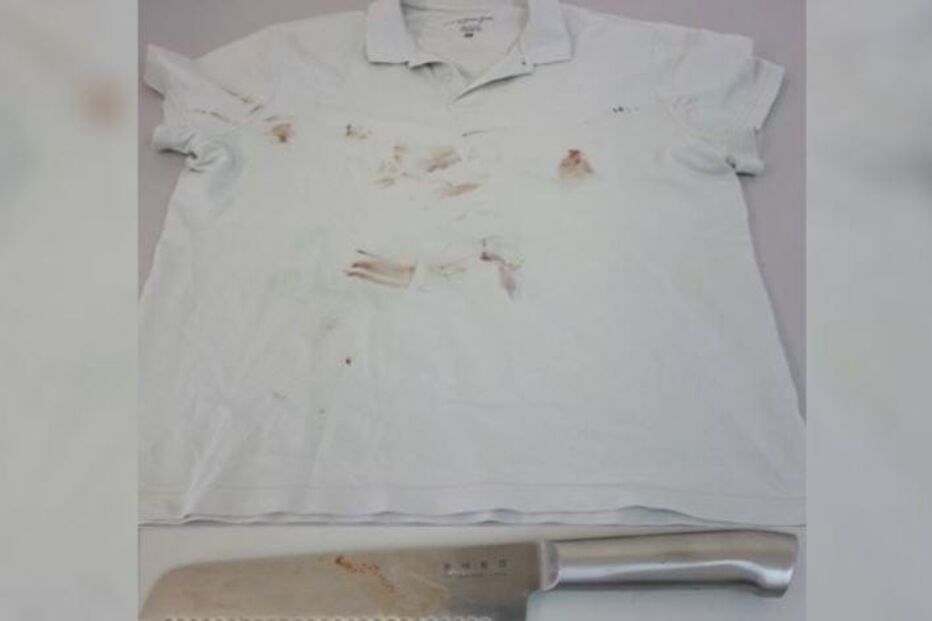 Camisola e faca apreendidas pela PSP