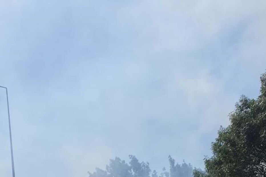 Incêndio junto à estação de comboios de Benfica