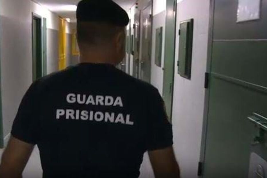 Guardas insuficientes na Cadeia de Leiria-Jovens para travar presos desordeiros