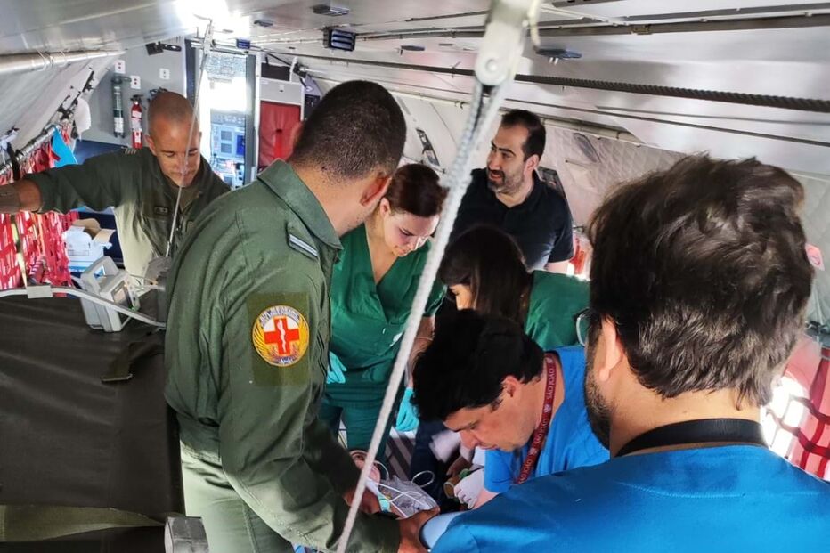 Força Aérea transporta criança doente para receber tratamento no estrangeiro