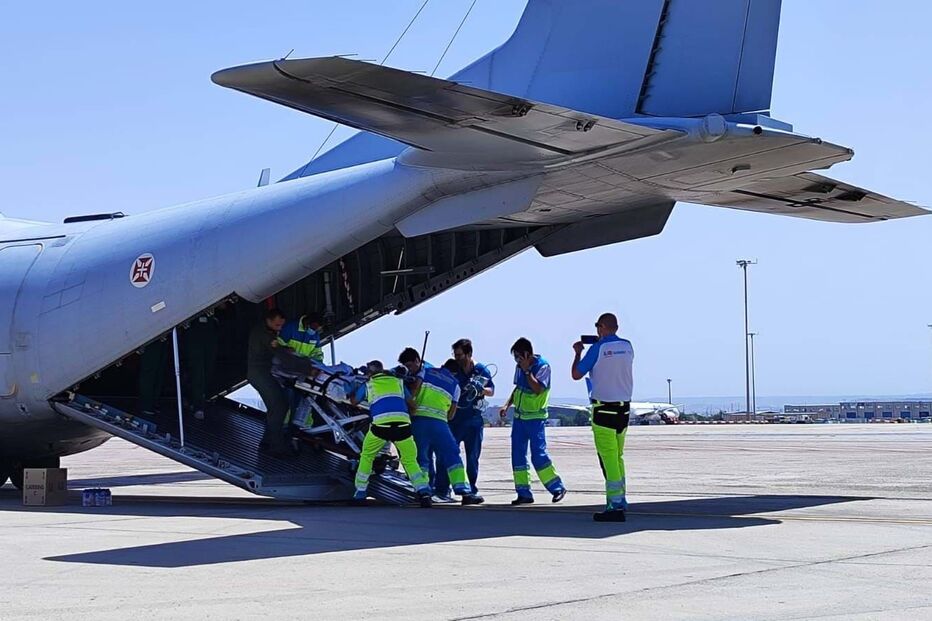 Força Aérea transporta criança doente para receber tratamento no estrangeiro
