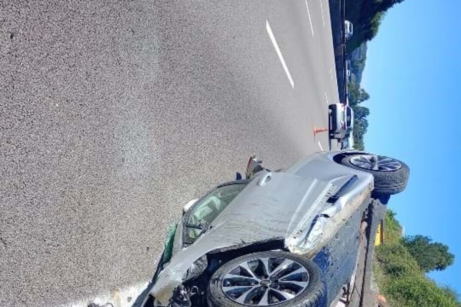 Carro capota em despiste em Vila Nova de Gaia