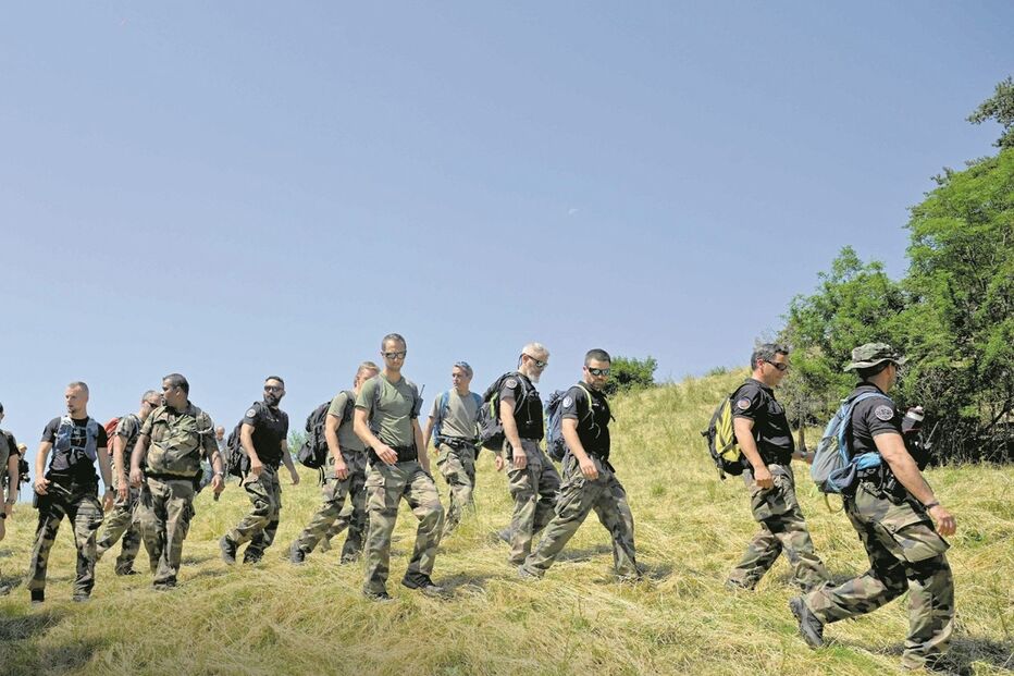 Autoridades procedem a buscas no terreno