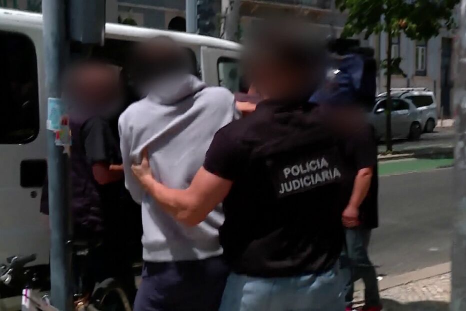 Momento em que a PJ levou suspeitos