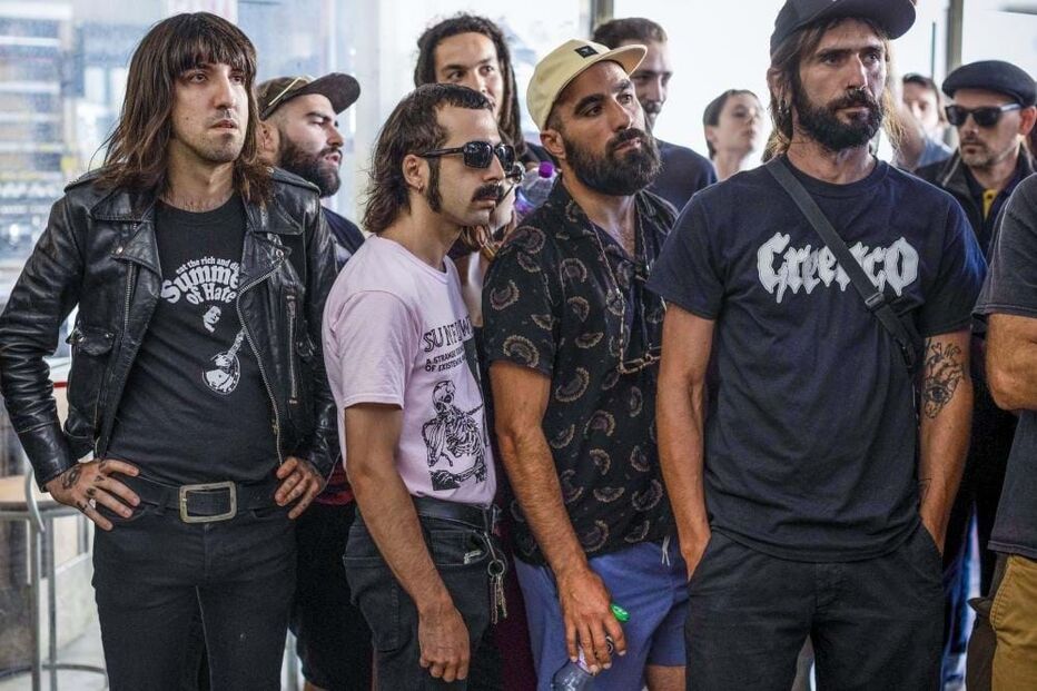 Músicos retirados do centro comercial Stop revoltados