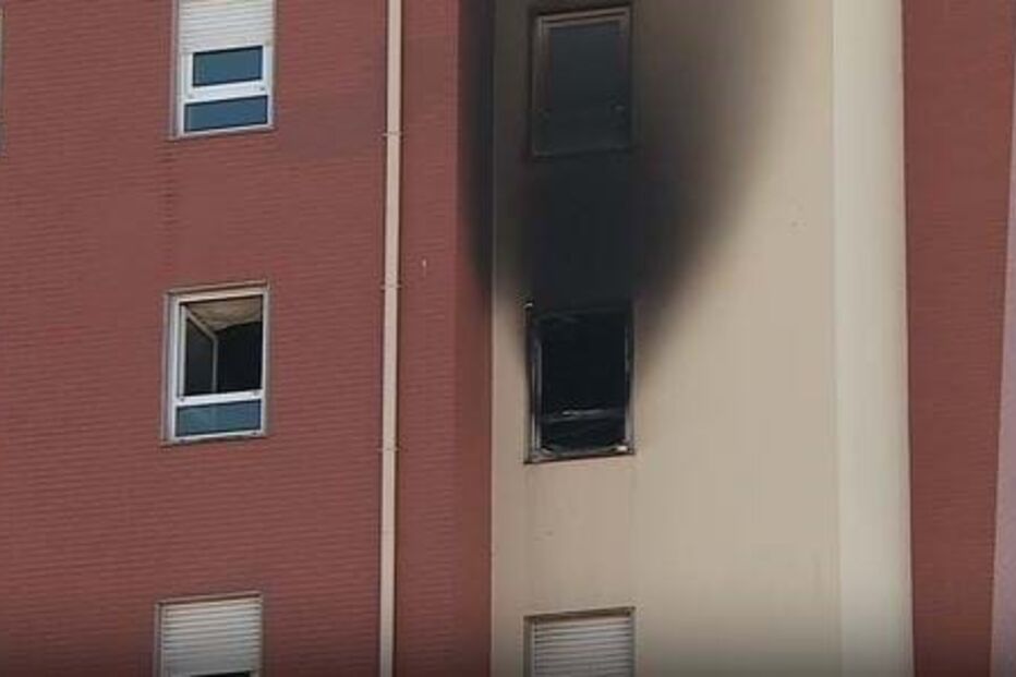 “Vi as persianas a derreterem e a caírem em cima do jovem”: Incêndio em prédio no Porto faz três feridos