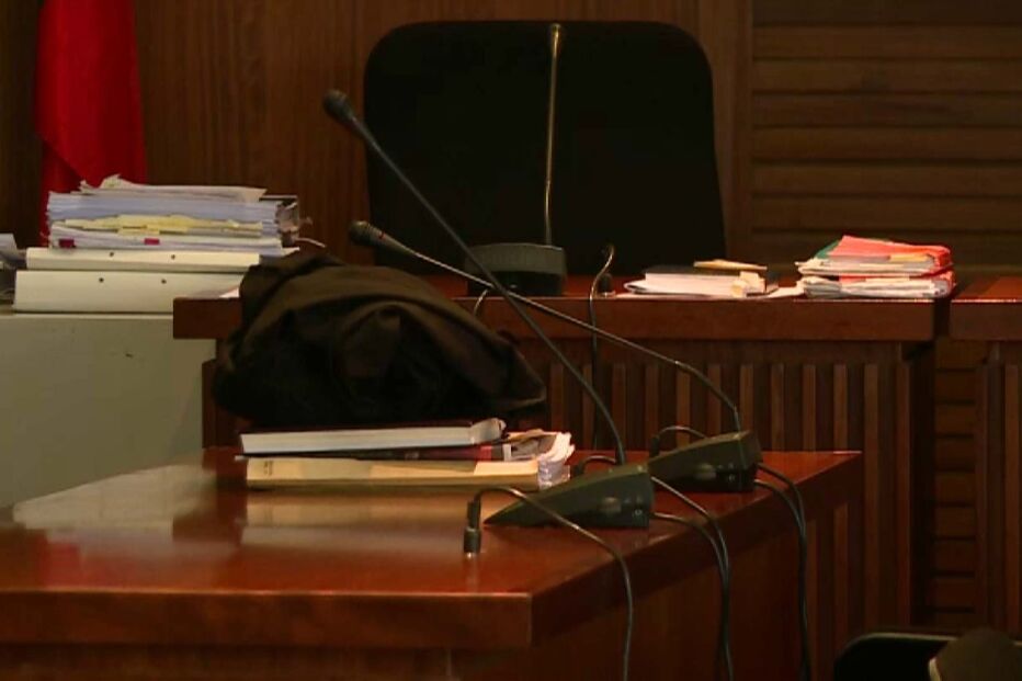 Ministro manda investigar detenção de pai e filho em Almada