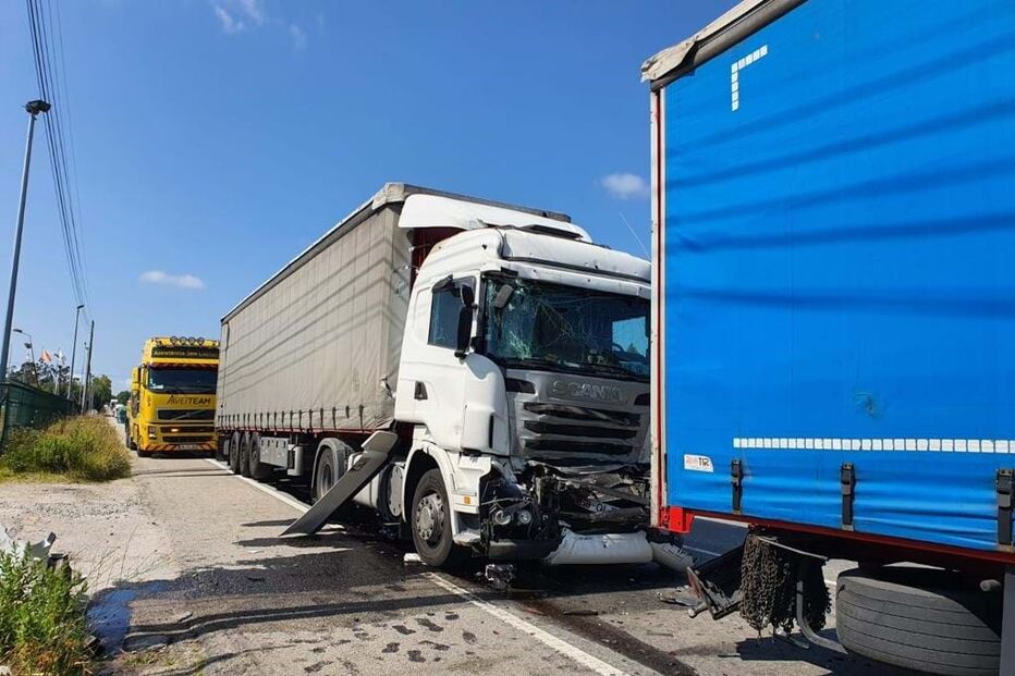 Colisão entre dois camiões em Albergaria-a-Velha