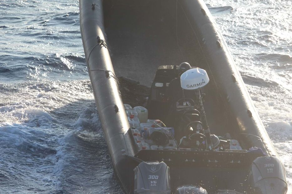 Apanhada lancha de tráfico e detidos cinco suspeitos em alto mar