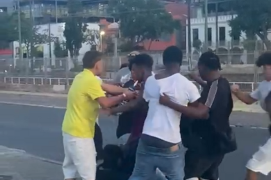 Rixa no parque de estacionamento da discoteca Barrio Latino