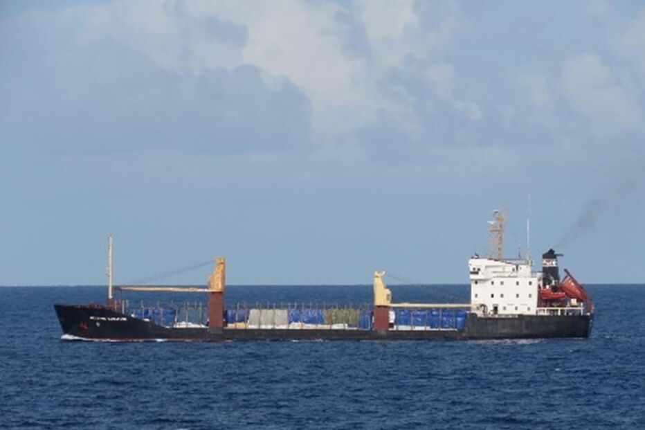 Marinha acompanha navio russo