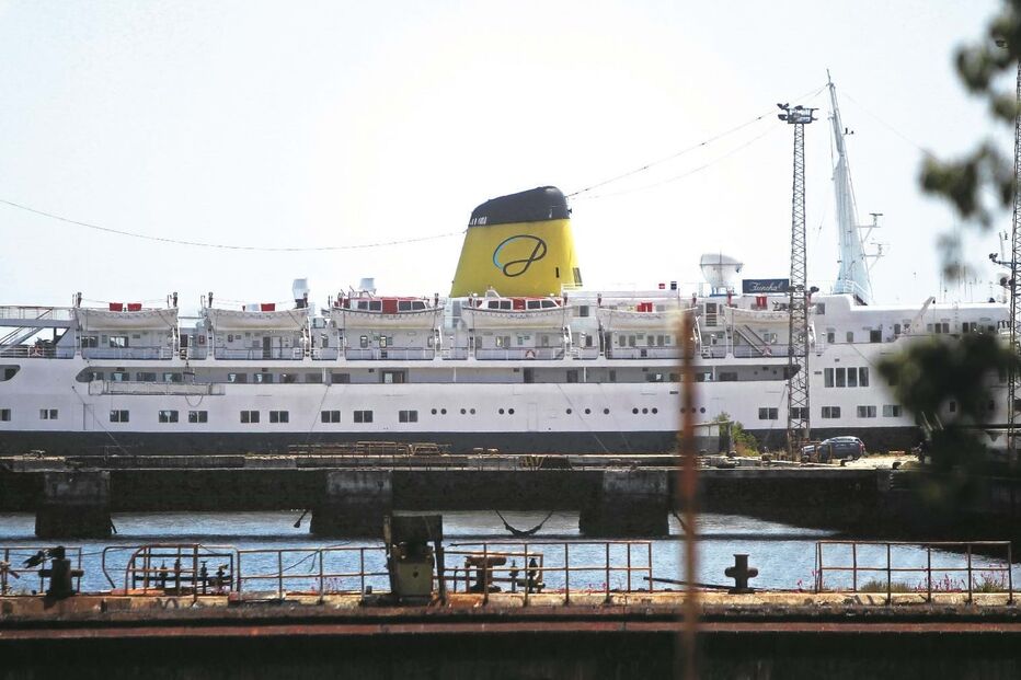 Navio 'Funchal'